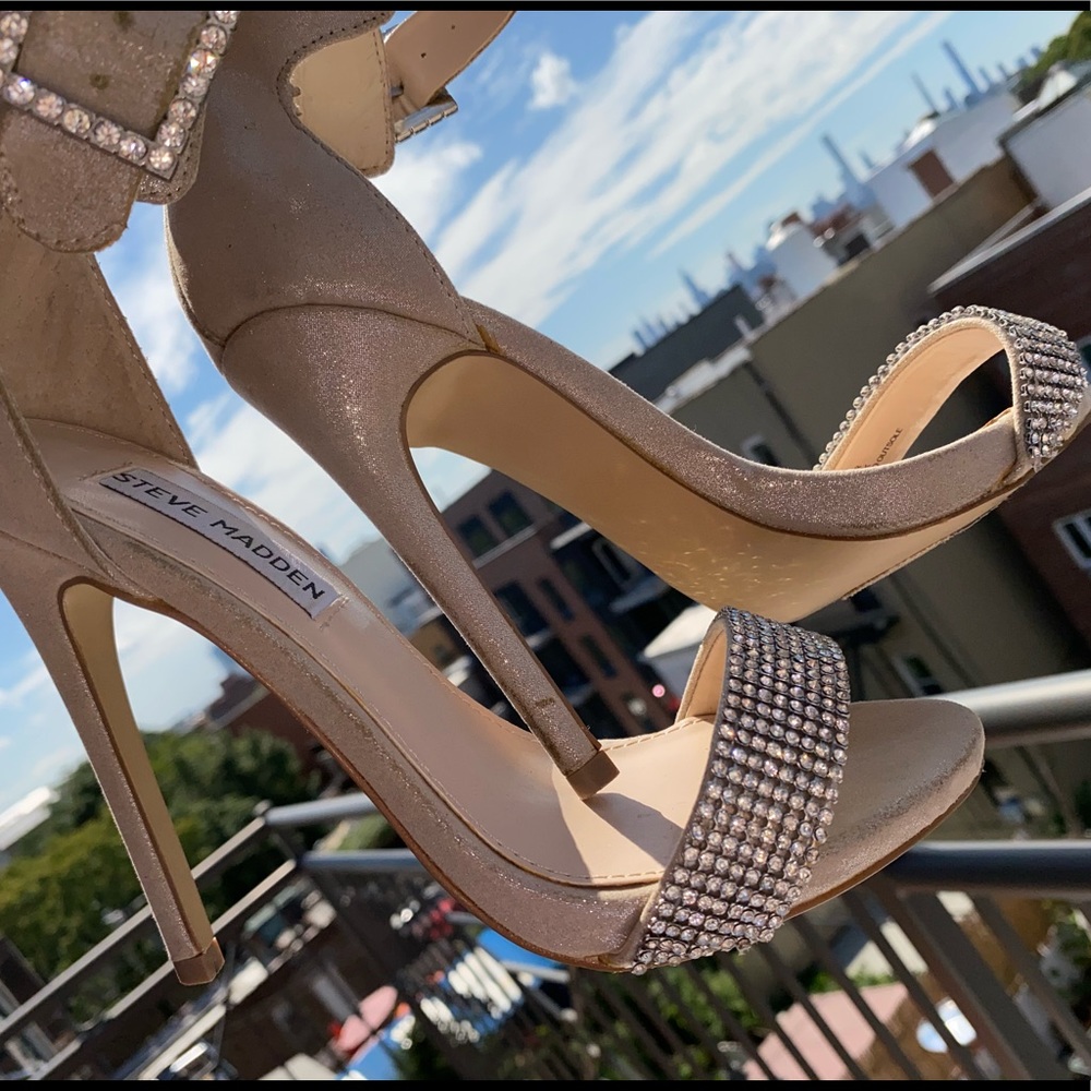 Crystal Gem Sandals STEVE MADDEN 6M Like New